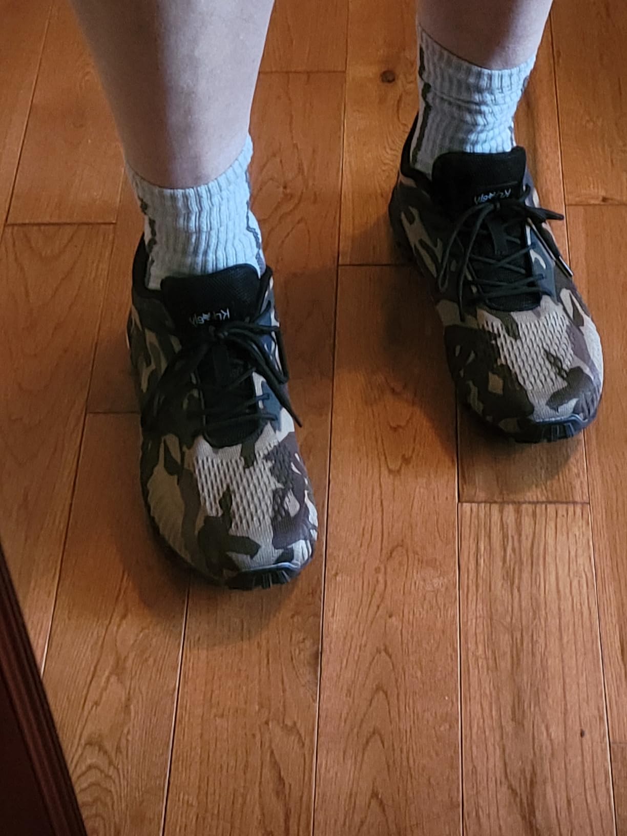 Cross-training usage showing Kricely shoes during gym workout session