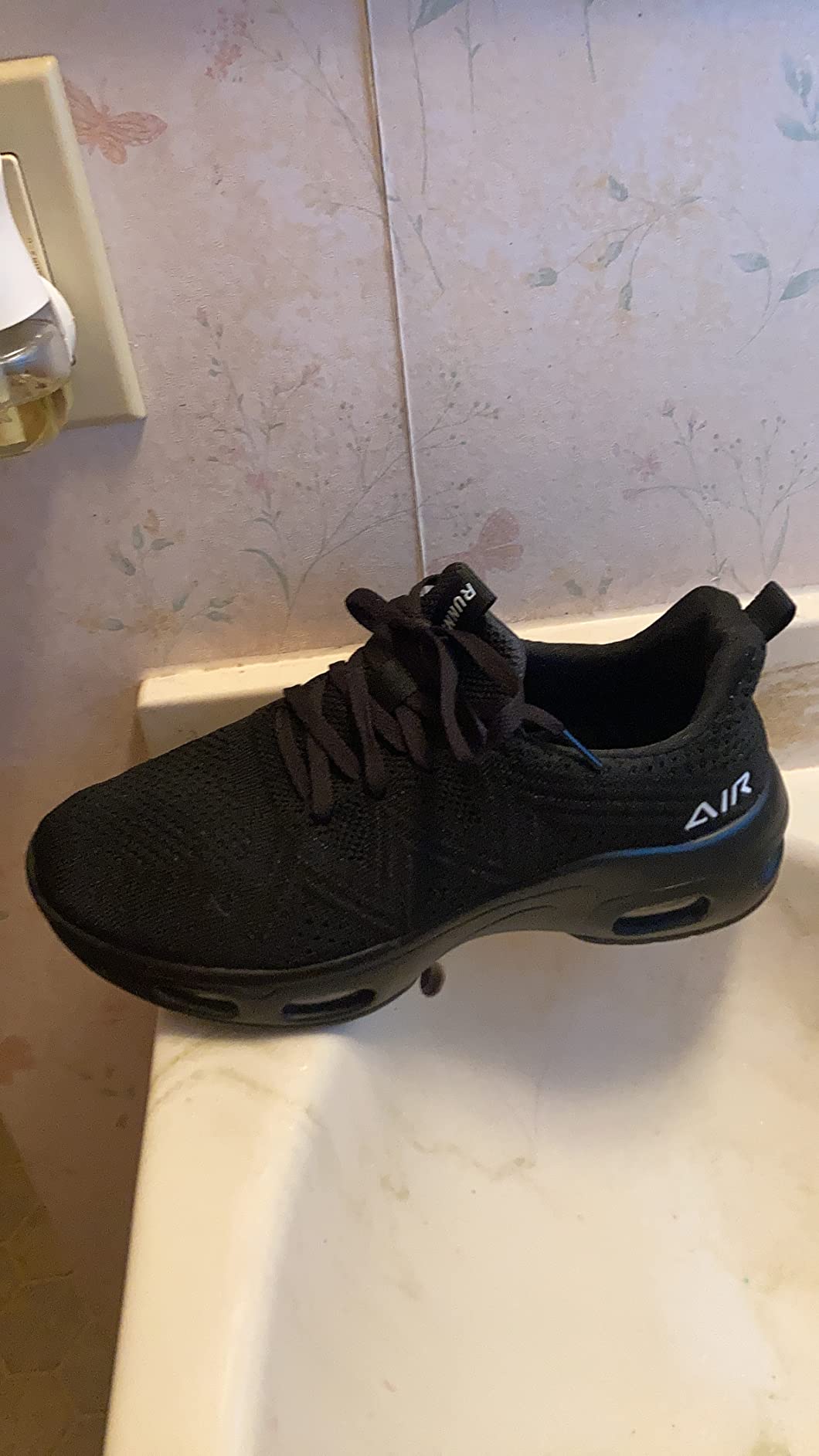 AUPERF Women's Tennis Shoes marketing claims versus actual traction performance on smooth surfaces