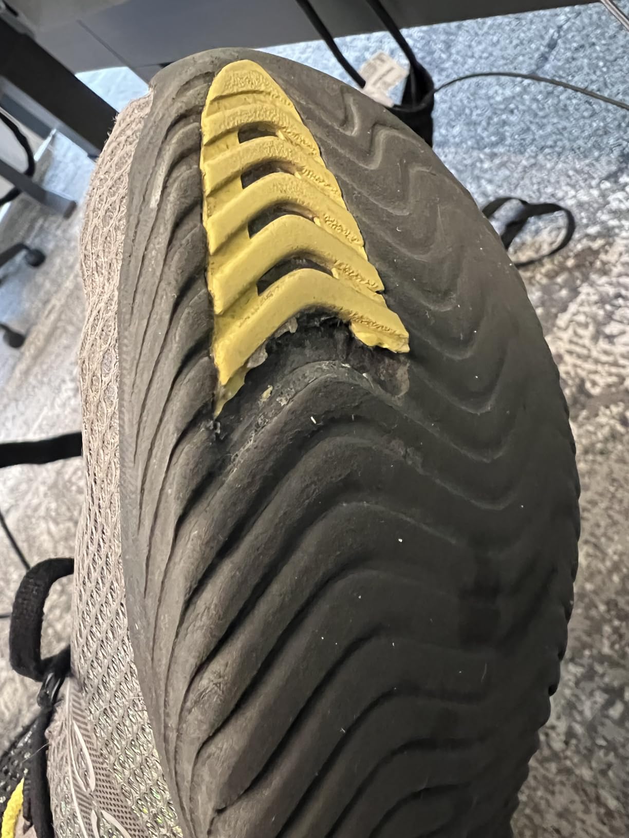 Saucony Kinvara 14 outsole wear pattern showing rubber coverage degradation after extended mileage