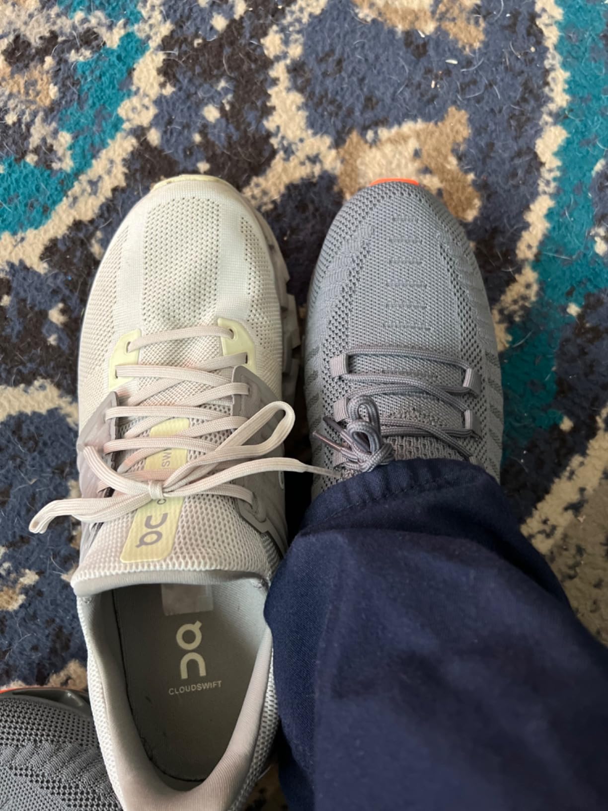 SKDOIUL sneaker size comparison and toe box width showing narrow fit relative to standard athletic shoe sizing
