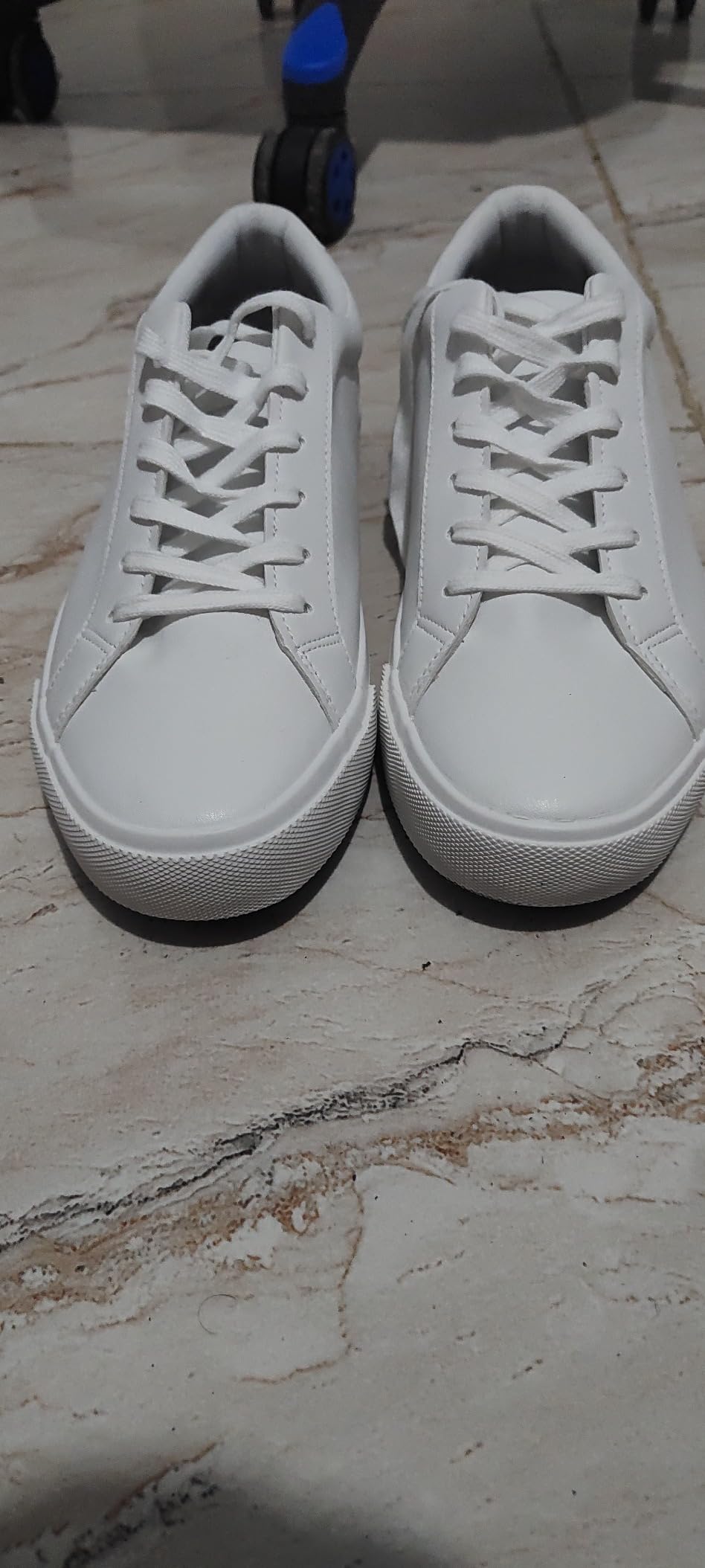 Community assessment of Nautica men's casual shoes showing diverse customer experiences and feedback patterns