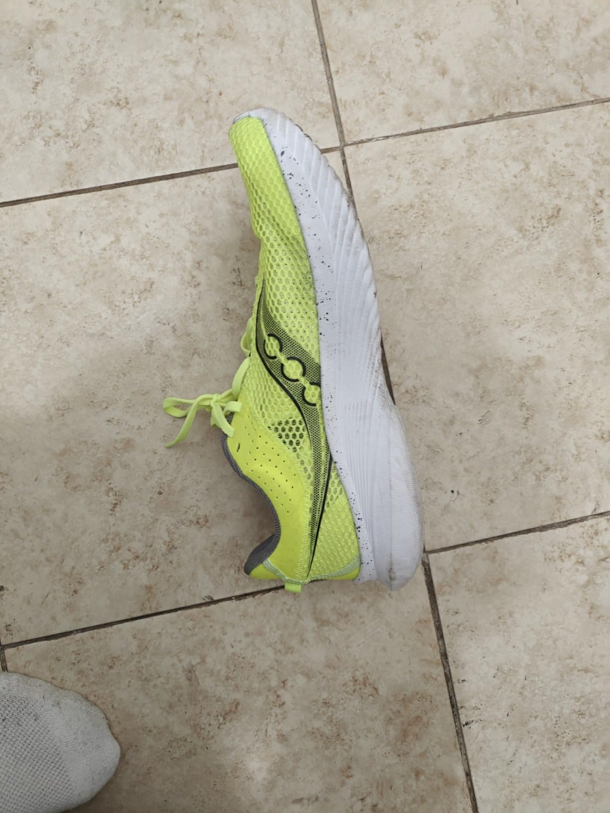 Saucony Kinvara 14 heel counter and ankle collar design showing secure fit structure