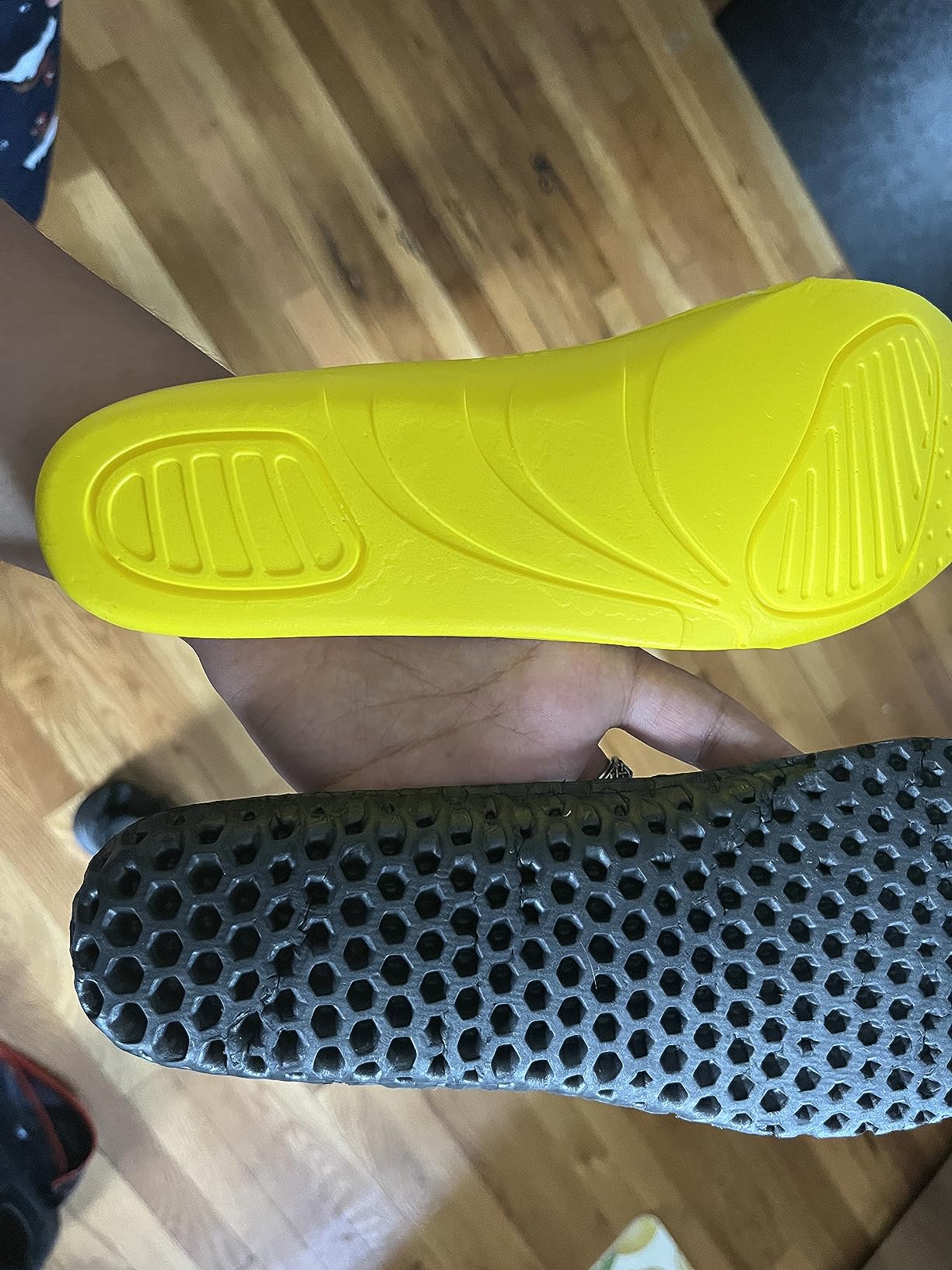 Kapsen shoe thin insole comparison showing minimal padding thickness