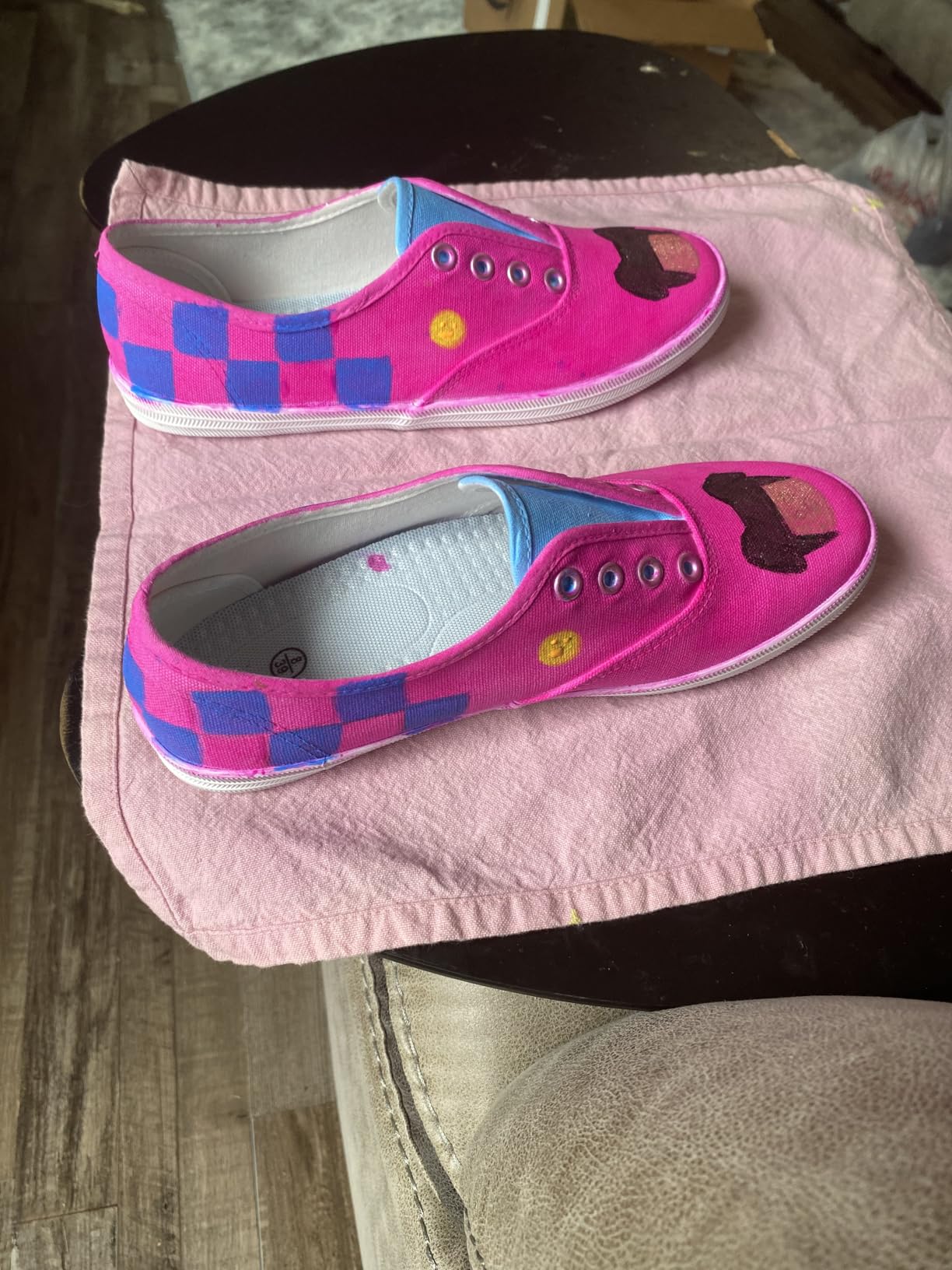 Bottom view of TUOPIN sneaker showing TPR rubber sole traction pattern