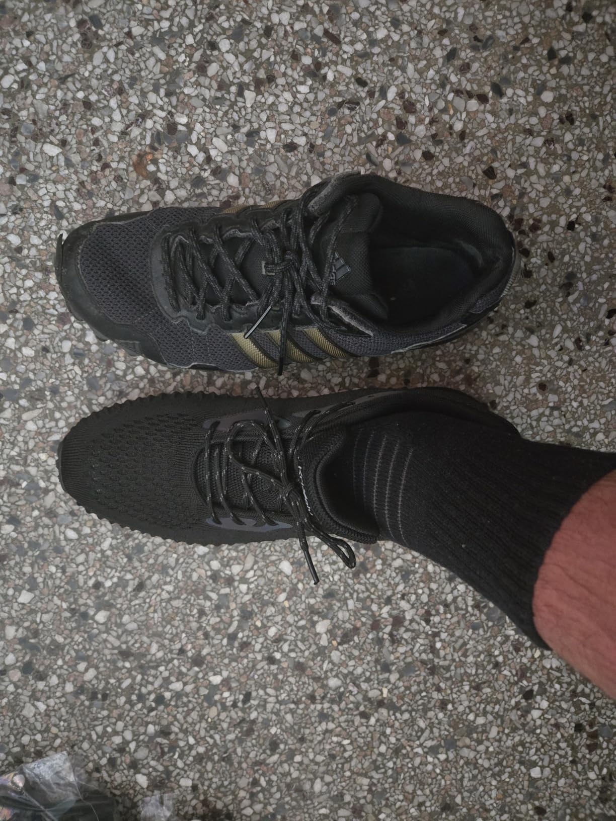 ikunka side profile showing lightweight design and rubber outsole with flexible groove traction pattern