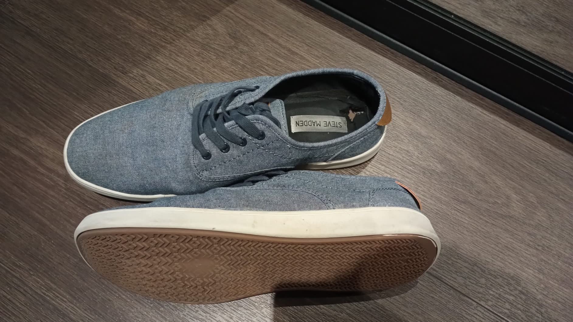 Close-up of Steve Madden Fenta upper and round toe shape — textile construction detail