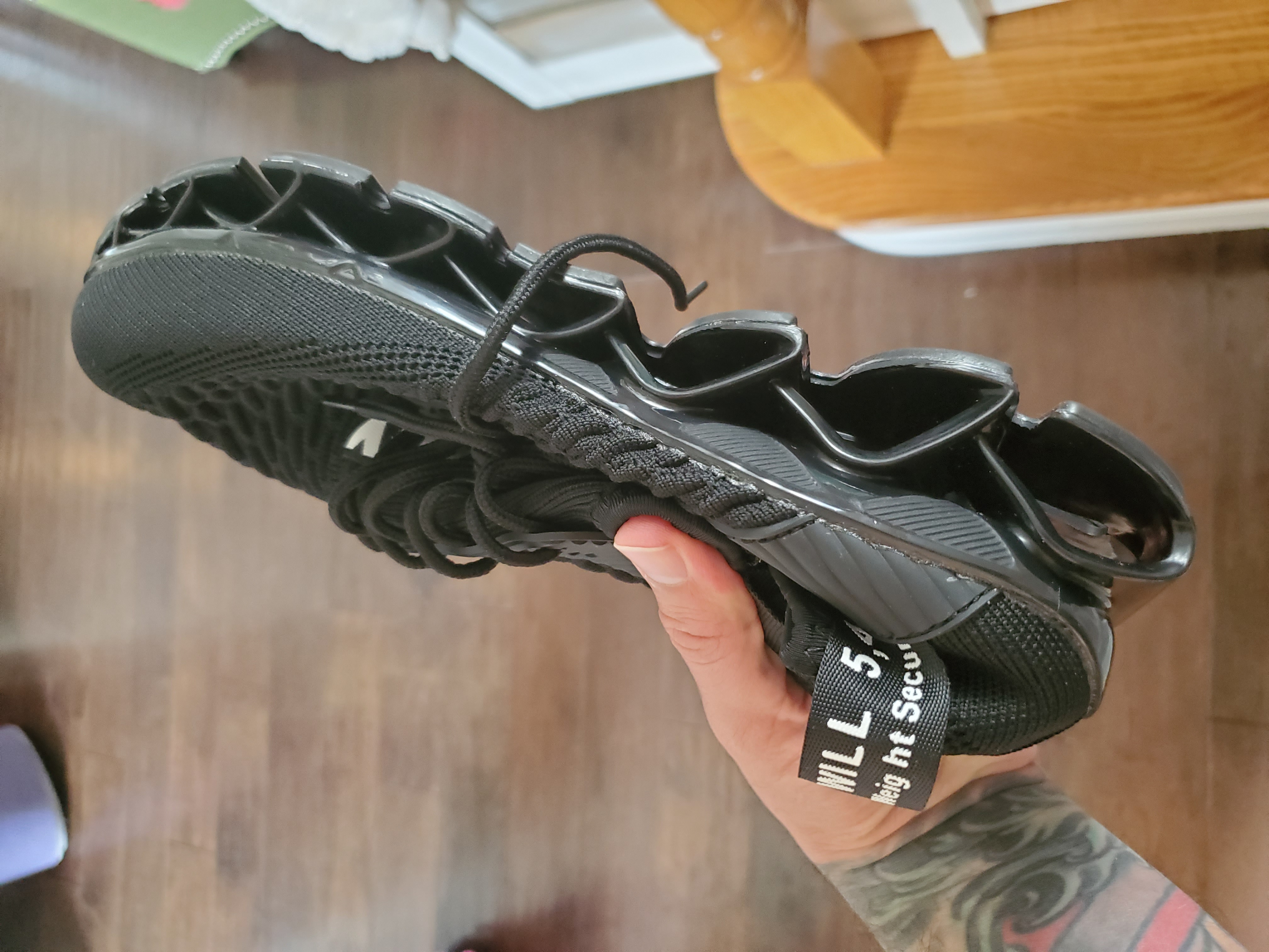 Kapsen Men's Running Shoes showing construction details and cushioning structure