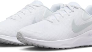 Nike Mens Revolution 7 Sneaker